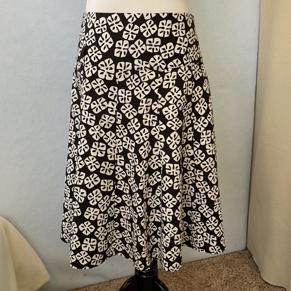 DeCo Black & White Patterned Print Full Skirt